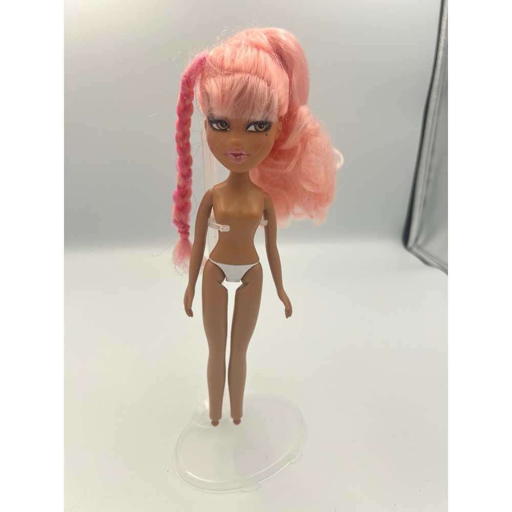 Bratz Chic Mystique Yasmin pink hair